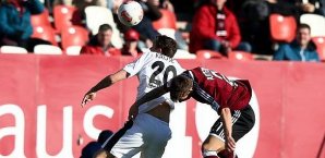 Max Kruse und Marvin Plattenhardt im Zweikampf Max Kruse, Marvin Plattenhardt, Freiburg, Nürnberg