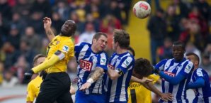 Lasogga traf per Kopf - aber ins falsche Netz Pierre-Michel Lasogga