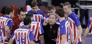 Ein Bild aus guten Tagen: Coach Dushebayev gibt den Stars von Atletico Madrid Anweisungen Talant Dushebayev, Handball, Atletico Madrid