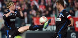 Tim Heubach kontrolliert das Leder Tim Heubach, Björn Schlicke, FSV Frankfurt