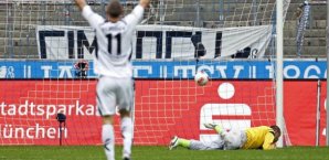 Frankfurt oben auf, 1860 und Kiraly geschlagen am Boden 1860 München,FSV Frankfurt