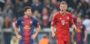 Bastian Schweinsteiger (r.) feiert den Triumph über Lionel Messis Barcelona. Haben wir das Ende einer Ära und den Beginn einer neuen gesehen? Bayern München, Bastian Schweinsteiger, Lionel Messi, Barcelona