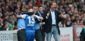 Peter Neururer feiert mit dem VfL Bochum einen wichtigen Sieg Peter Neururer, VfL Bochum