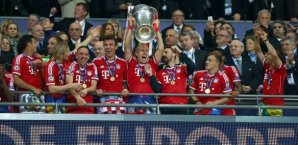 Bayerns Spieler jubeln über den Champions League-Triumph. Nach einem tollen Spiel. Bayern München, Diego Contento, Arjen Robben, Xherdan Shaqiri