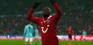 Didier Ya Konan musste das Training verletzt abbrechen - Verdacht auf Kreuzbandriss Didier Ya Konan, Hannover 96