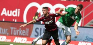 Robert Mak im Zweikampf mit Sebastian Prödl Robert Mak,Sebastian Prödl,1. FC Nürnberg,Werder Bremen
