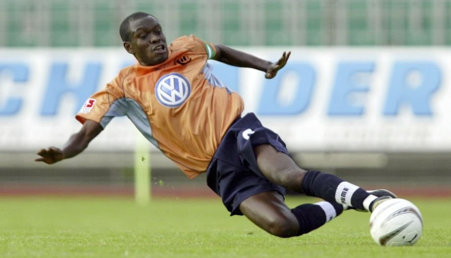 Charles Akonnor rammte sich eine Auto-Antenne in die Nase