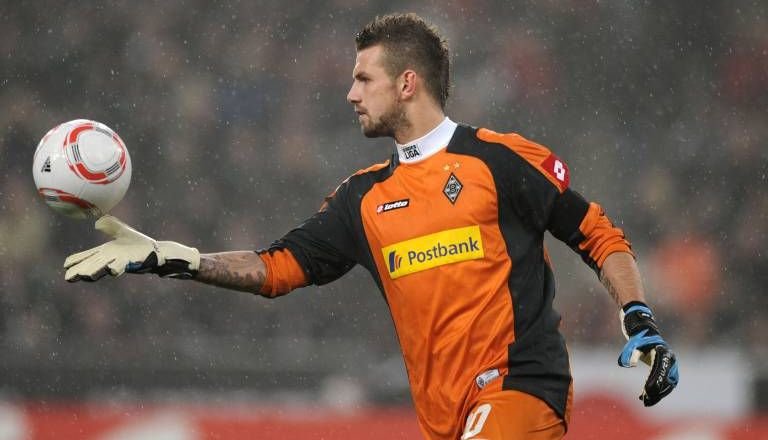 Logan Bailly fiel eine tragbare Klimaanlage auf den Fuß