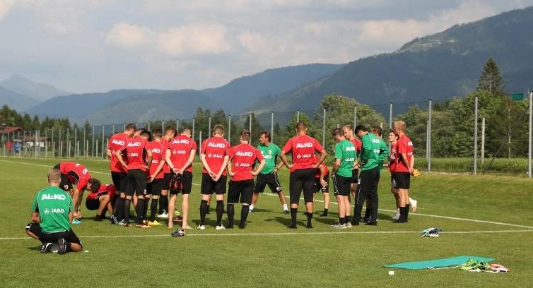 FC Augsburg (17 Millionen Euro)