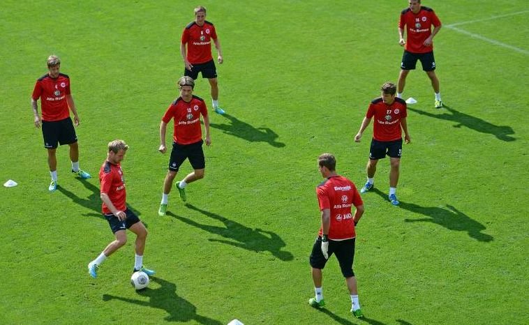 Eintracht Frankfurt (30 Millionen Euro)