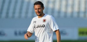 Albert Streit wurde bei Viktoria Köln von Trainer Pele Wollitz suspendiert Albert Streit, Viktoria Köln