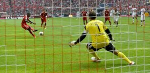 David Alaba scheiterte mit einem Foulelfmeter an Rafael Schäfer David Alaba, FC Bayern München, Rafael Schäfer, 1. FC Nürnberg