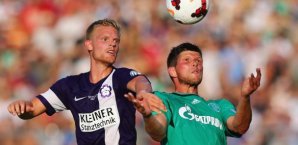 Zwischen dem FC Nöttingen und dem FC Schalke 04 war kein Klassenunterschied zu erkennen FC Schalke 04, FC Nöttingen, Klaas-Jan Huntelaar