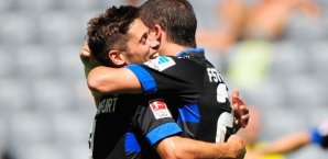 Matthew Leckie lässt sich zum Tor gratulieren fsv,frankfurt,matthew,leckieg