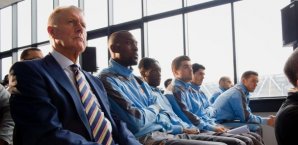Geoff Hurst begrüßt die Einführung der Torlinientechnologie in der Premier League Geoff Hurst