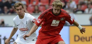 Julian Schuster im Duell mit Stefan Kießling Julian,schuster,sc,freiburg,stefan,kießling,bundesliga