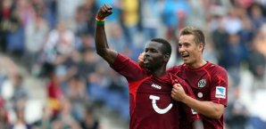 Torschützen unter sich. Mame Diouf und Artur Sobiech trafen heute beide Mame Diouf,Artur Sobiech,Hannover 96