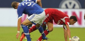 Roman Neustaedter und Hakan Calhanoglu im Duell Roman Neustaedter,Hakan Calhanoglu,HSV,Schalke