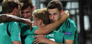 Die Schalker feiern Julian Draxler schalke,draxler,champions,league