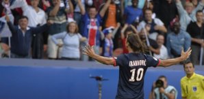 Ibrahimovic lässt sich von den Fans feiern Zlatan Ibrahimovic,Paris St. Germain