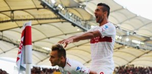 Torschützen und Matchwinner unter sich. Maxim und Ibisevic feiern Alexandru Maxin,Vedad Ibisevic,VfB Stuttgart