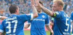 Christian Müller (li.) lässt sich für seinen Treffer feiern christian,müller,arminia,bielefeld,jubel,erzgebirge,aue