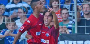 Elias Kachunga (li.) traf für Paderborn Elias Kachunga,sc,paderborn