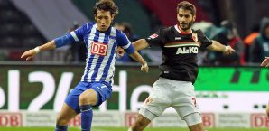 Hajime Hosogai und Halil Altintop im Duell Hajime Hosogai,Halil Altintop