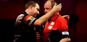 Kim tröstet seinen Bruder kim,huybrechts,darts,wm