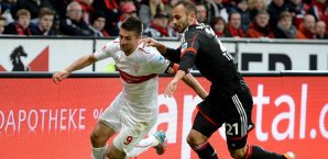 Toprak und Ibisevic im Zweikampf Toprak