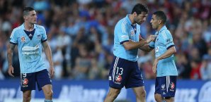 Ali Abbas (r.) nahmen die Rufe sichtlich mit Ali Abbas, Sydney FC;
