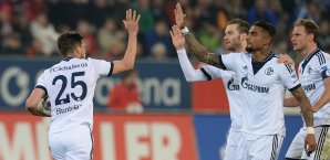 Torjäger Klaas-Jan Huntelaar erlöst den FC Schalke 04 mit seinem Treffer Klaas-Jan Huntelaar