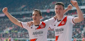 Sebastian Maier (l.) feiert seinen Treffer zum 1:0 gegen Düsseldorf Sebastian Maier