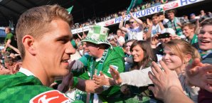 Grün-weiße Glücksgefühle: Nils Petersen und die Werder-Fans im Weserstadion NIls Petersen
