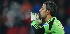 Ramazan Özcan zeigte gegen Fürth gleich drei starke Paraden in einer Aktion Ramazan Özcan