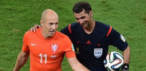 Rawschan Irmatow leitete die Partie zwischen Holland und Costa Rica und ist somit Rekordschiedsrichter Holland, Costa Rica