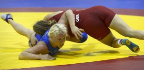 Aline Focken (r.) darf sich über WM-Gold freuen Aline Focken