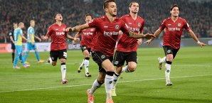 Die Hannoveraner bejubeln das erste Kölner Gegentor der Saison Hannover 96