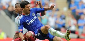 Michael Ballack hatte nach dem Foul eine lange Leidenszeit vor sich Michael Ballack