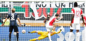 Der Elfmeter von Paul Verhaegh entscheidet das Spiel zugunsten von Augsburg Paul Verhaegh, FC Augsburg, Hertha BSC