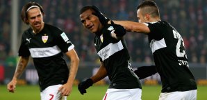 Der VfB Stuttgart feiert den ersten Sieg unter Huub Stevens VfB Stuttgart