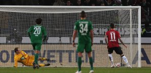 Joselu (r.) schob den Elfmeter zum 2:0-Endstand ein Joselu