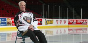 Gordie Howe ist eine lebende Legende Gordie Howe