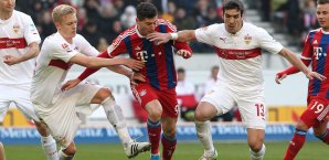 Robert Lewandowski wird von der VfB-Verteidigung in die Zange genommen Robert Lewandowski