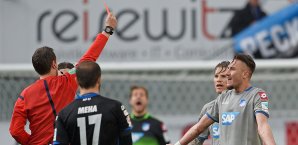 Sorgte für den Höhepunkt des Spiels: die Rote Karte für Ermin Bicakcic Ermin Bicakcic