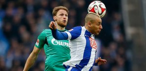 Die Hertha mit Änis Ben-Hatira und Schalke mit Benedikt Höwedes lieferten sich ein umkämpftes Spiel Hertha BSC, FC Schalke 04