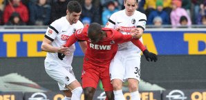 Freiburgs Verteidiger nehmen Anthony Ujah in die Zange Freiburg, Köln