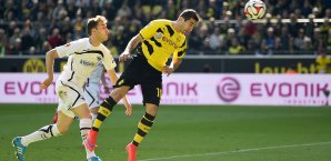 Er kann es also doch: Henrikh Mkhitaryan trifft per Kopf zum zwischenzeitlichen 1:0 für den BVB Henrikh Mkhitaryan