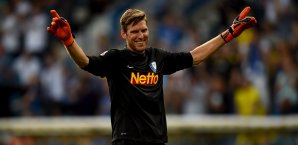 Bochums-Keeper Luthe freut sich über den Auftaktsieg Luthe