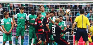 Julian Brandt zirkelte einen Freistoß zum 2:0 ins Netz Werder Bremen